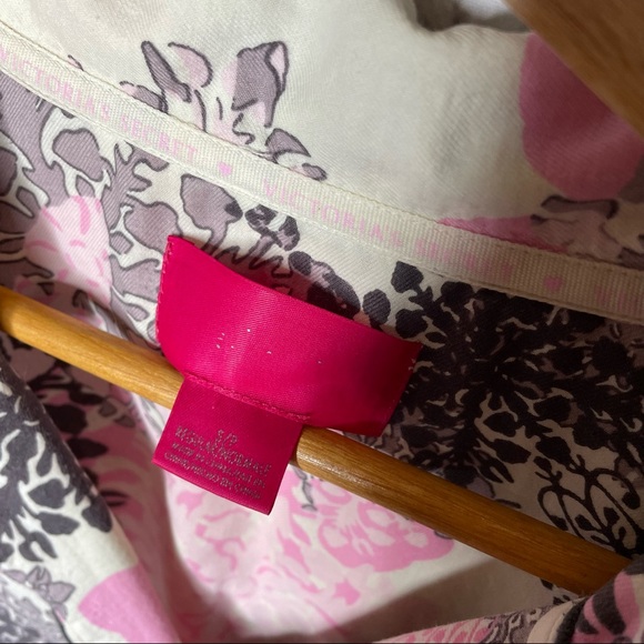 Victoria’s Secret Pink Floral Snowflake Flannel Button Up Pajama Top Small - Picture 4 of 6